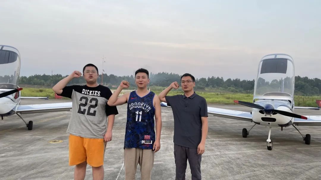 冲上云霄！湖南星际官网注册通航学员成功单飞