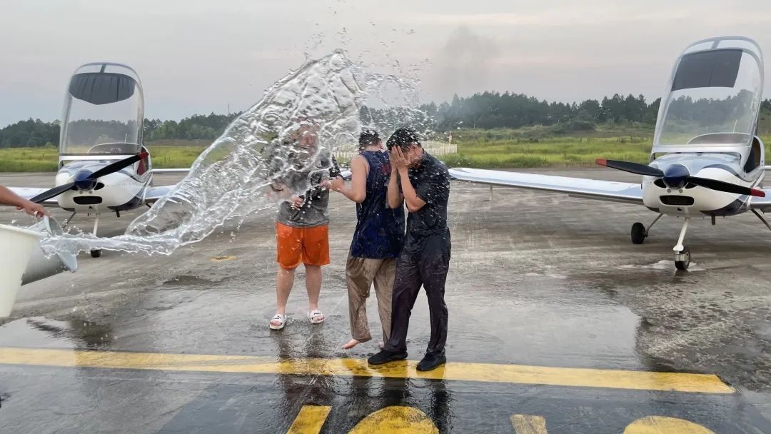 冲上云霄！湖南星际官网注册通航学员成功单飞