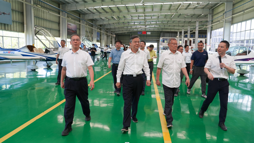 湖南省委常委、常务副省长李殿勋一行考察调研星际官网注册科技