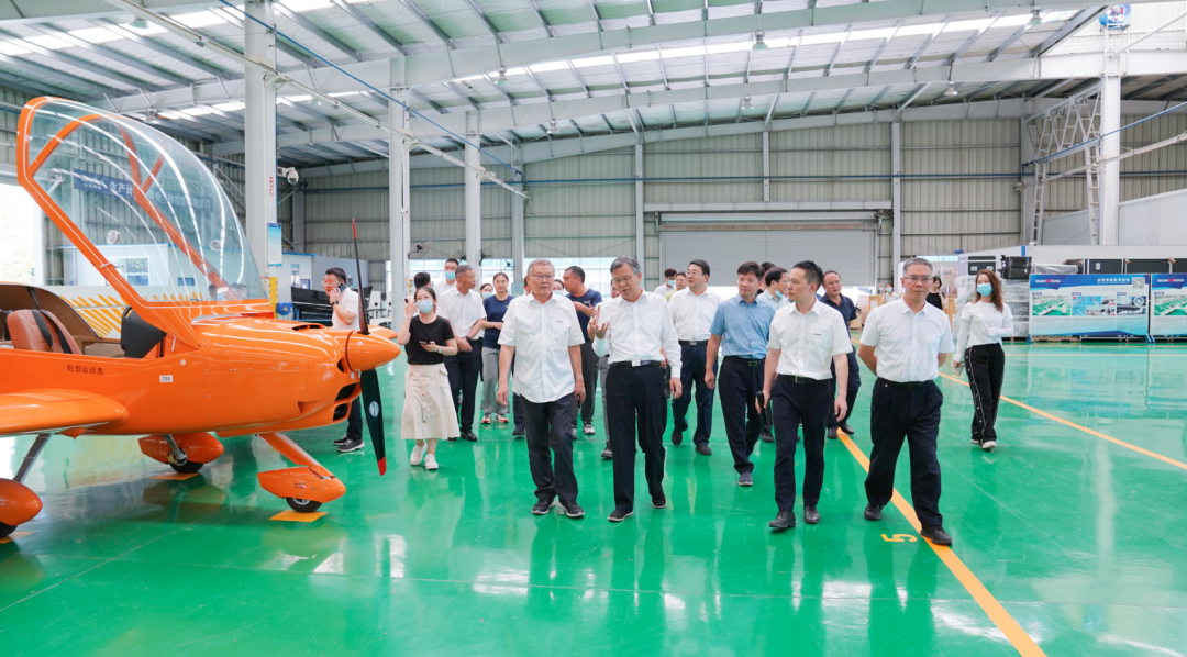 湖南省委常委、常务副省长李殿勋一行考察调研星际官网注册科技