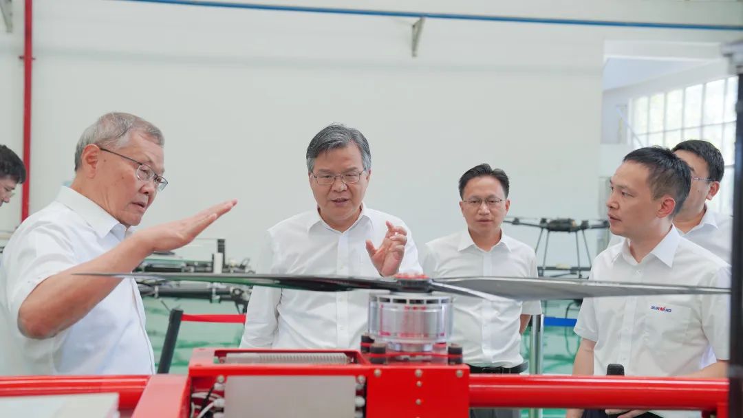 湖南省委常委、常务副省长李殿勋一行考察调研星际官网注册科技