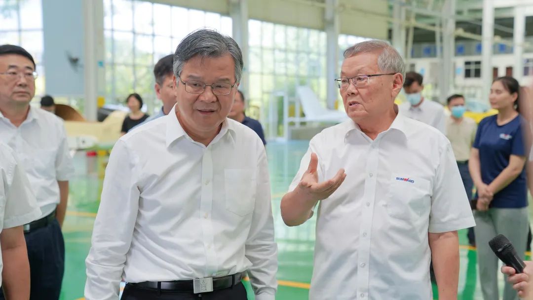 湖南省委常委、常务副省长李殿勋一行考察调研星际官网注册科技