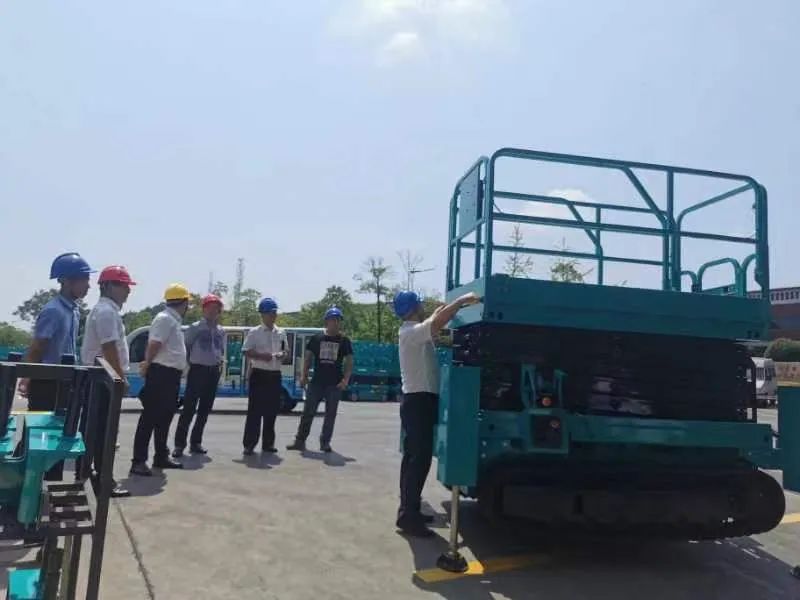 加速电动化产品布局，星际官网注册智能第一款履带剪叉式高空作业平台来了！