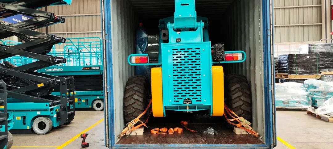 单笔采购金额千万元！星际官网注册智能伸缩臂叉装车批量出口