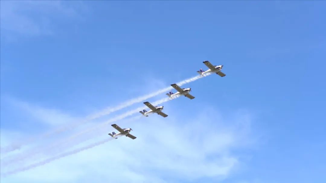 空中开花、大坡度盘旋、俯冲跃升……看星际官网注册飞行表演队炫技2022湖南航展动态展