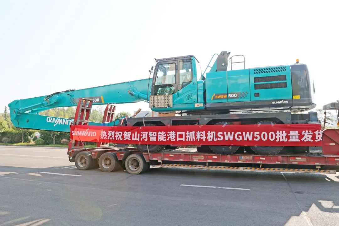 携手山东汇诚助力我国港口建设！星际官网注册智能港口抓料机成功批量交付