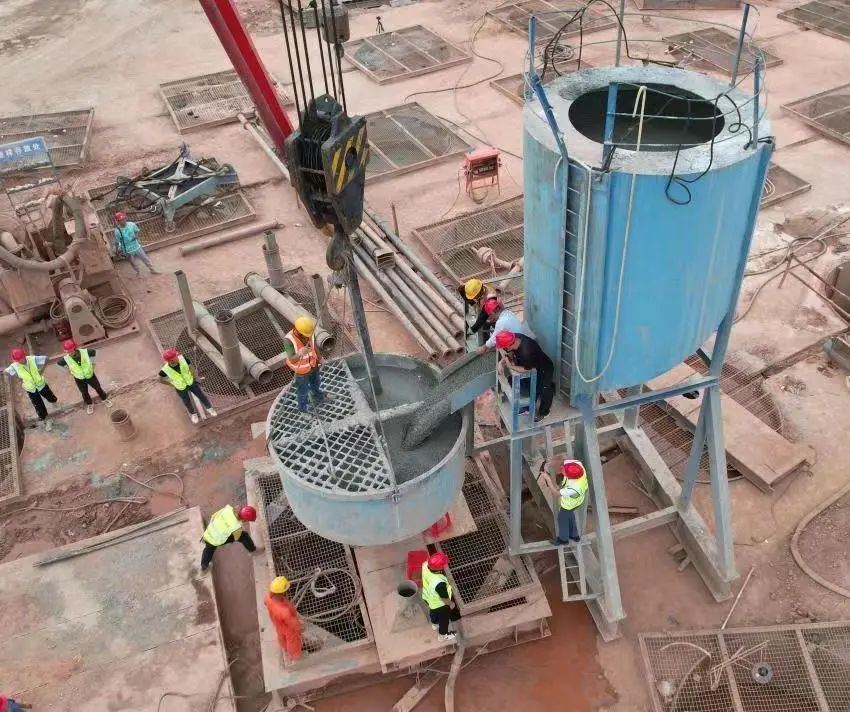 超级“桩”备实力亮剑！星际官网注册智能携手武汉乐成建设攻克燕矶长江大桥复杂地层施工难题