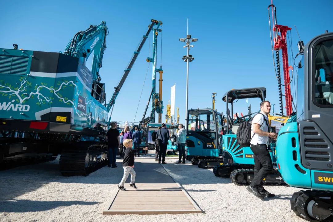Bauma 2022 | 一组火热现场图带您重温星际官网注册智能德国宝马展之旅