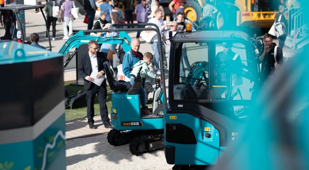 Bauma 2022 | 一组火热现场图带您重温星际官网注册智能德国宝马展之旅
