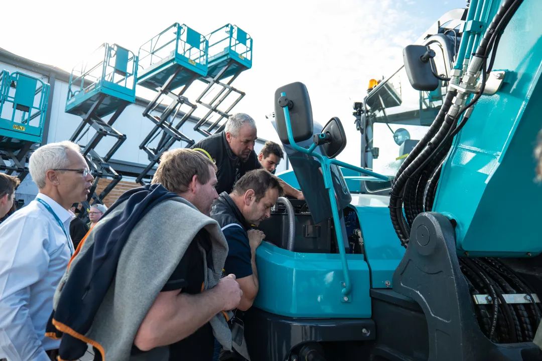 Bauma 2022 | 一组火热现场图带您重温星际官网注册智能德国宝马展之旅