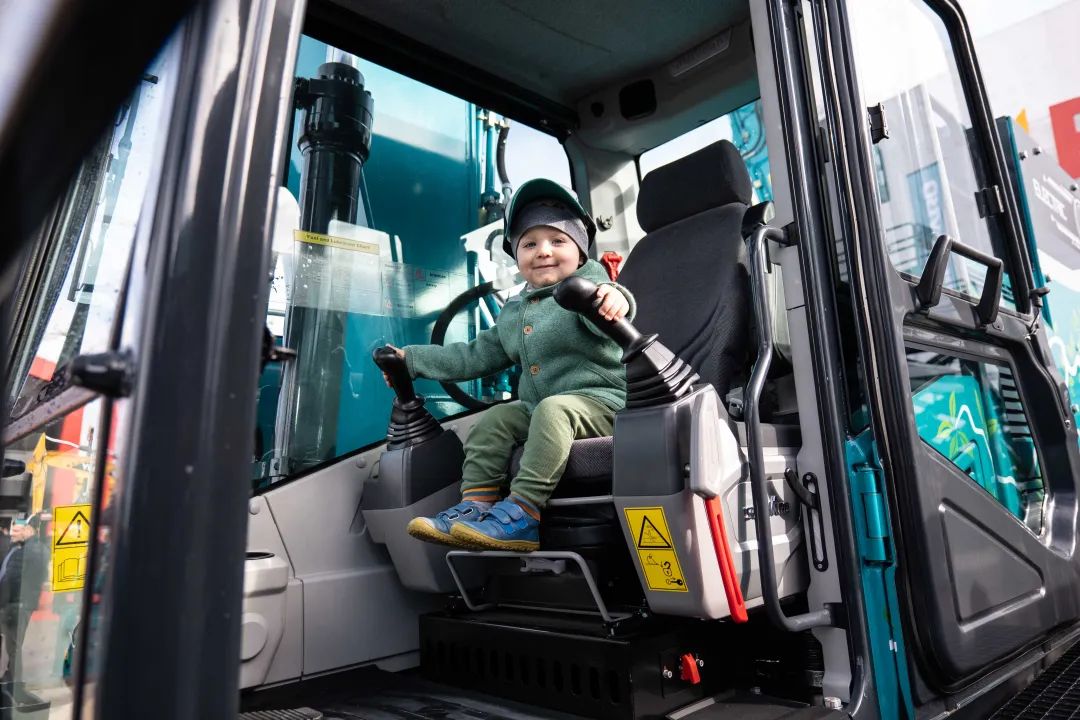 Bauma 2022 | 一组火热现场图带您重温星际官网注册智能德国宝马展之旅