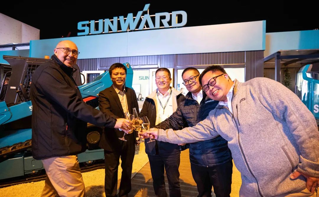 Bauma 2022 | 一组火热现场图带您重温星际官网注册智能德国宝马展之旅