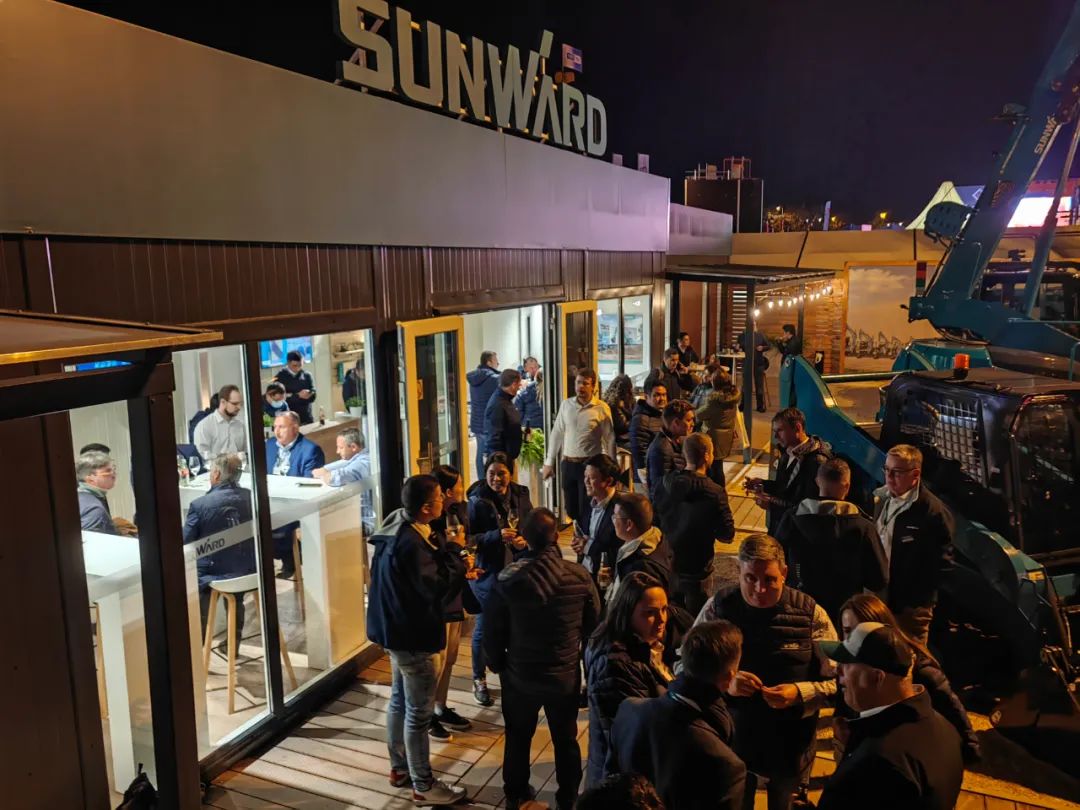 Bauma 2022 | 一组火热现场图带您重温星际官网注册智能德国宝马展之旅