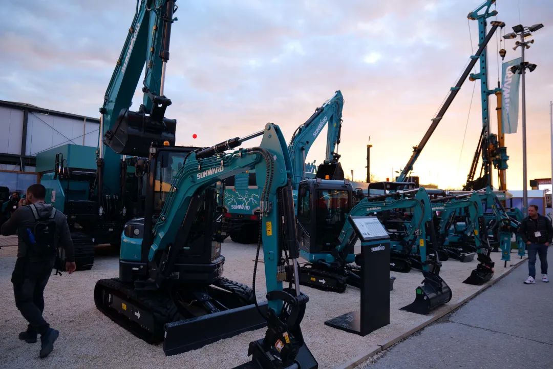 Bauma 2022 | 一组火热现场图带您重温星际官网注册智能德国宝马展之旅