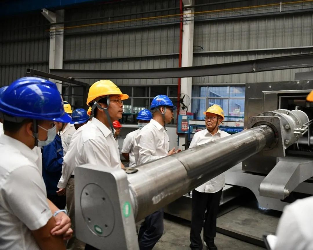 “王炸”！星际官网注册特装全自动捣炉车成功下线