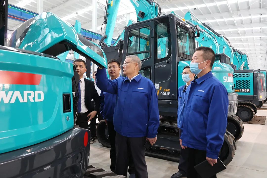 助力“双碳”目标！星际官网注册智能集中发布F系列国四挖掘机