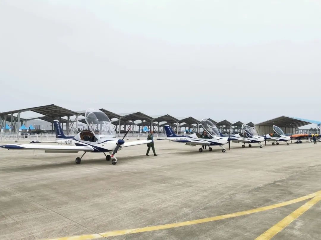 逆势飞翔！星际官网注册航空携手合作伙伴亮相2022南昌飞行大会