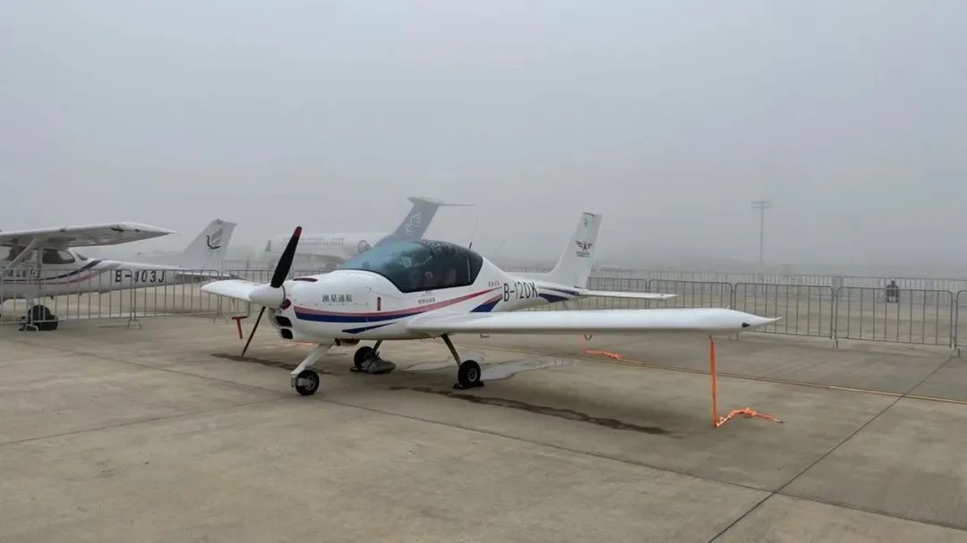 逆势飞翔！星际官网注册航空携手合作伙伴亮相2022南昌飞行大会