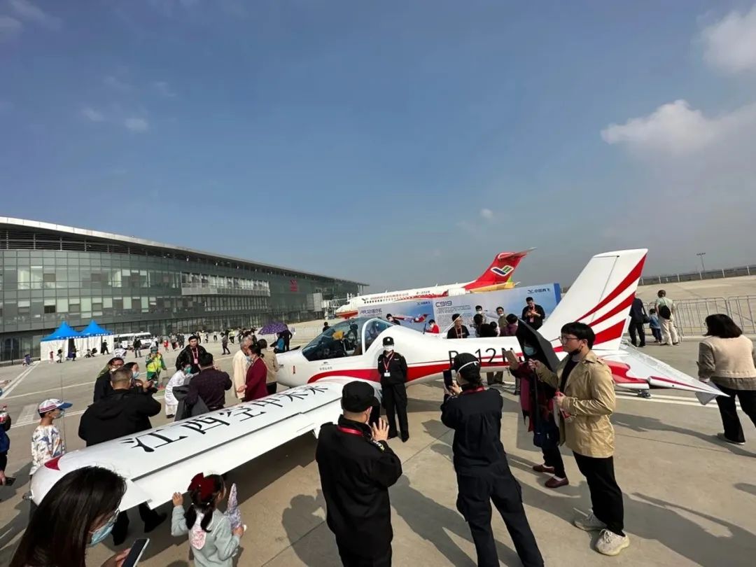 逆势飞翔！星际官网注册航空携手合作伙伴亮相2022南昌飞行大会