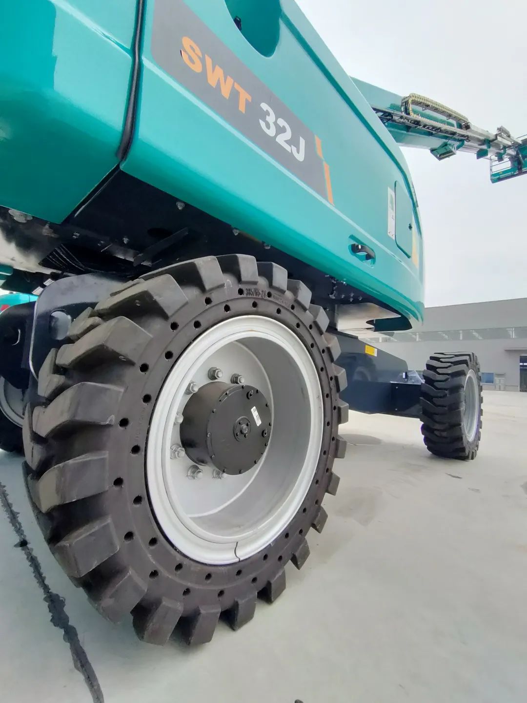 无需扩桥！星际官网注册智能国四款32米直臂式高空作业平台成功下线