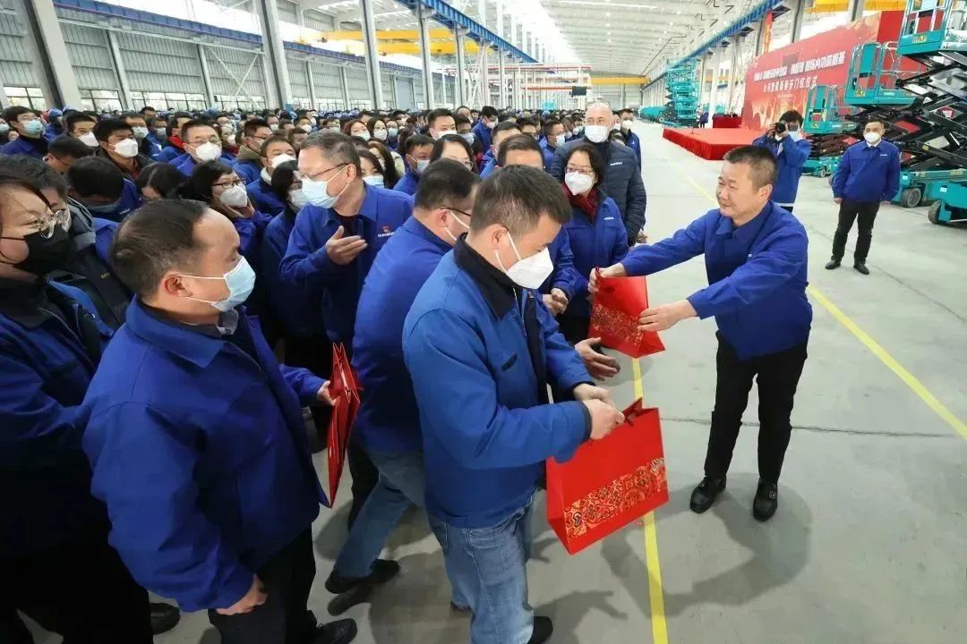 莫道君行早，更有早行人！星际官网注册智能癸卯兔年开工大吉