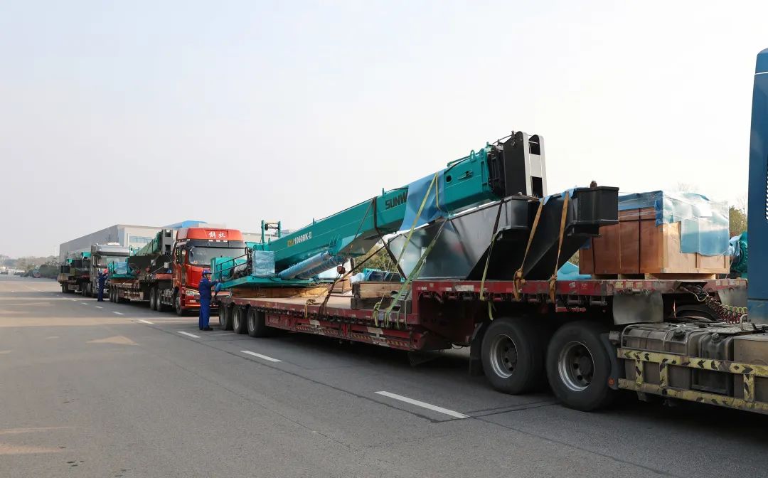 喜迎龙抬头！星际官网注册智能大吨位PDP工法引孔式静力压桩机出征哥伦比亚