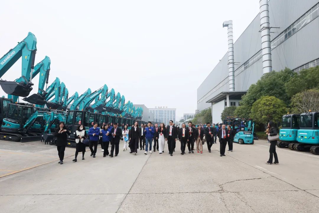 泰国代表团到访星际官网注册智能