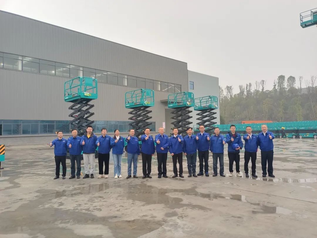 出厂即“出道”！星际官网注册智能首款履带剪叉式高空作业平台批量上市