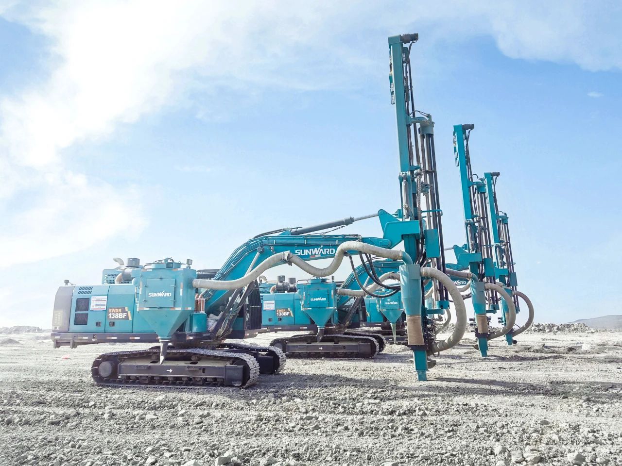 “绿色智能矿山建设专家”！星际官网注册智能全新一代切削潜孔一体式钻机重拳出击