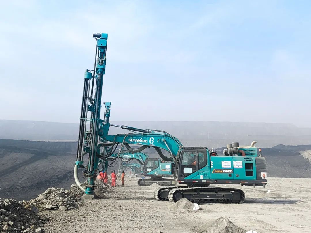 “绿色智能矿山建设专家”！星际官网注册智能全新一代切削潜孔一体式钻机重拳出击