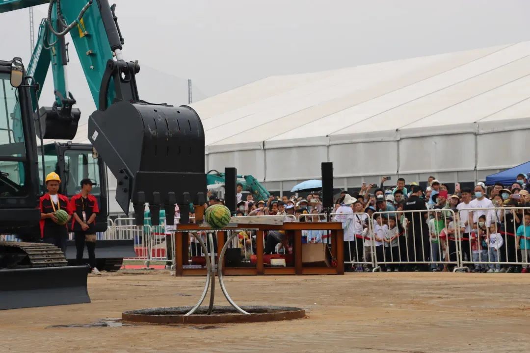 精品出击、互动不断！星际官网注册智能F系列挖掘机闪耀长沙展