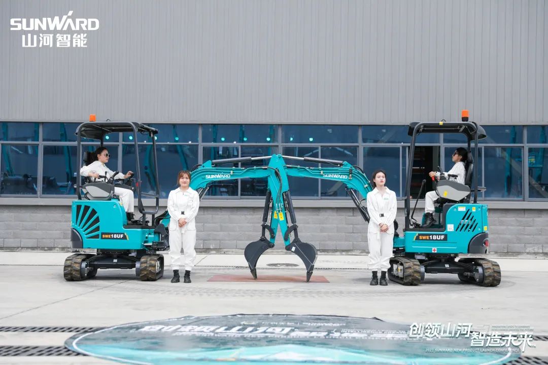 精品出击、互动不断！星际官网注册智能F系列挖掘机闪耀长沙展