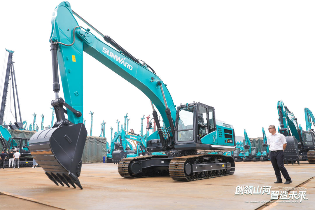 精品出击、互动不断！星际官网注册智能F系列挖掘机闪耀长沙展
