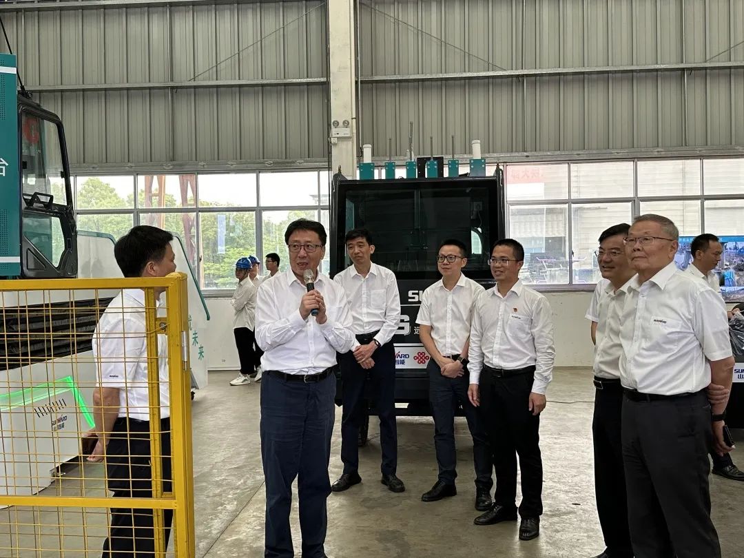 中国联通集团副总经理梁宝俊到访星际官网注册智能