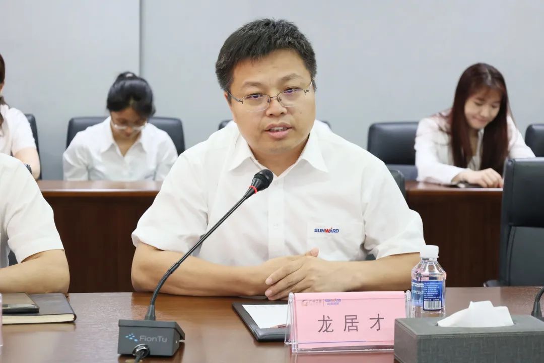 携手开启绿色转型之路！星际官网注册智能&南京盖百氏增程式电动旋挖钻机签约仪式成功举办