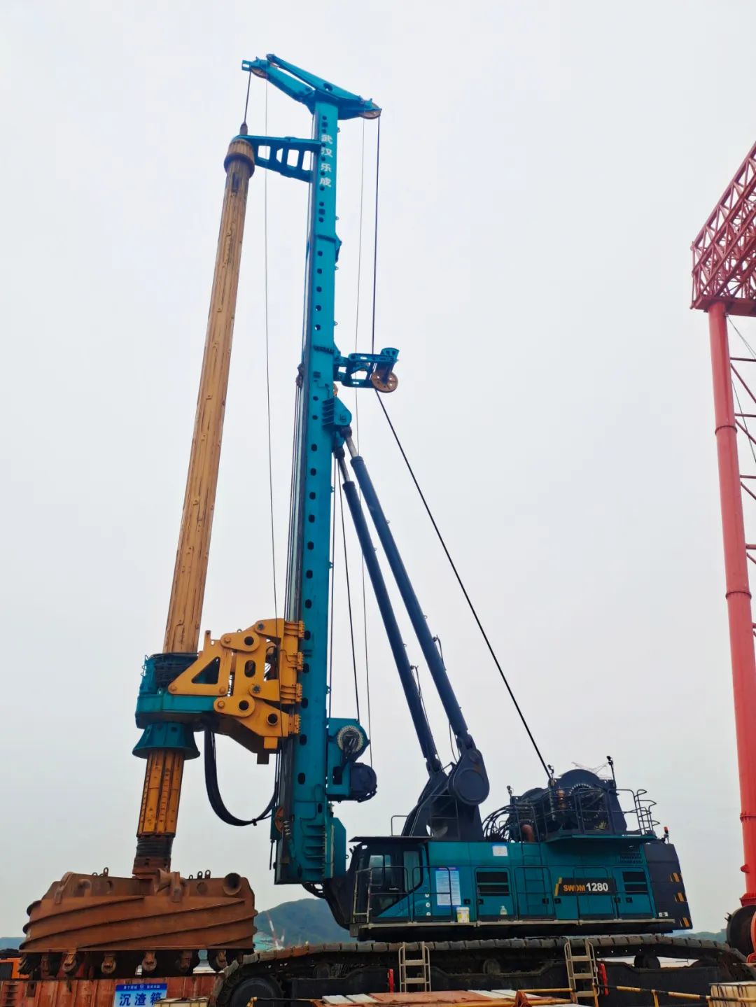 新战绩+1！星际官网注册智能超级旋挖钻机创6.3米直径钻孔新纪录