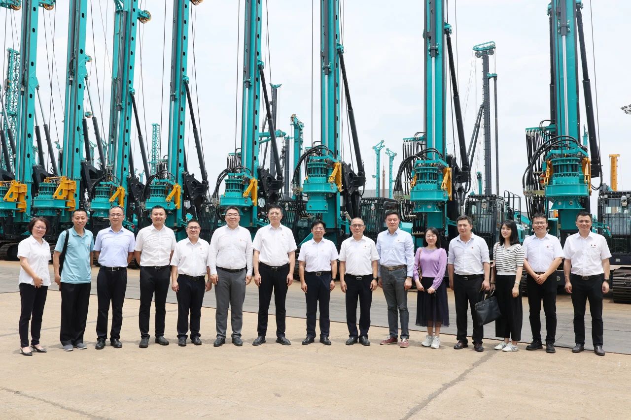 中国进出口银行总行党委委员、副行长李钧一行调研星际官网注册智能