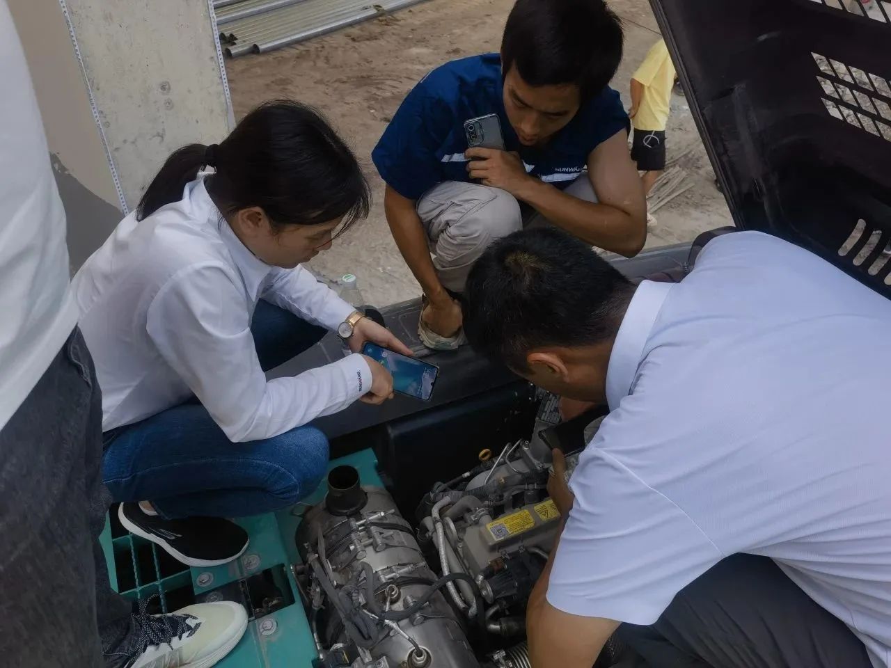 步履不停，服务不止！星际官网注册智能挖掘机服务万里行火热进行中