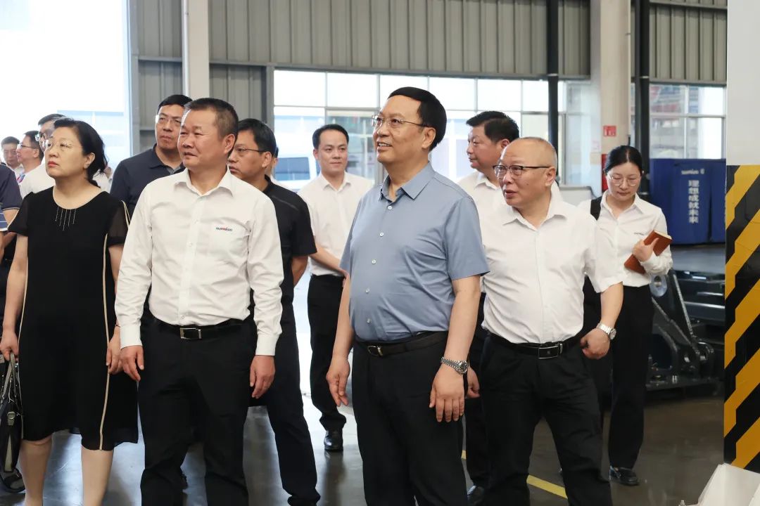 中宣部社科领域专家学者到星际官网注册智能调研高质量发展