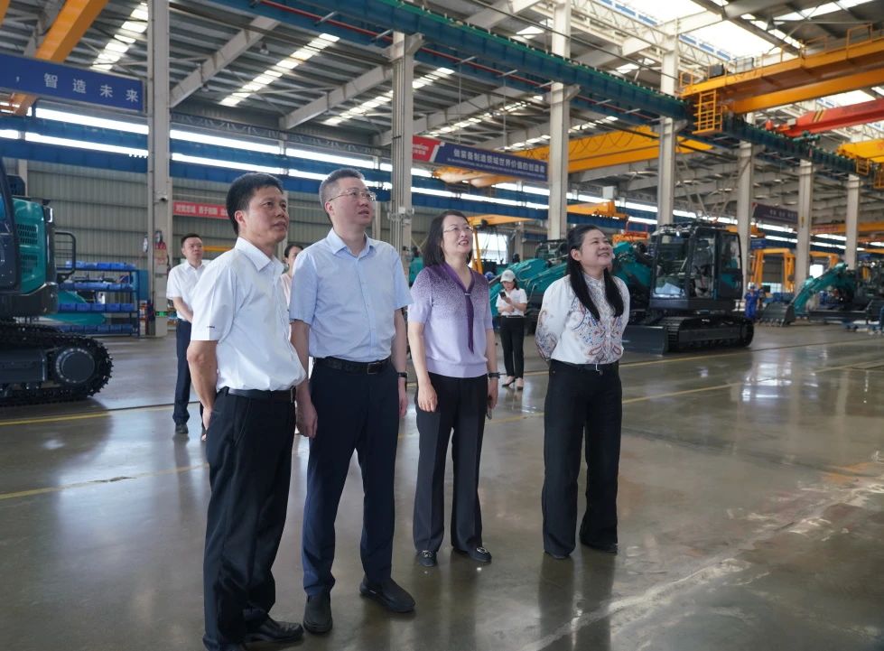 长沙市人民政府副市长、市工商联主席康镇麟调研星际官网注册智能