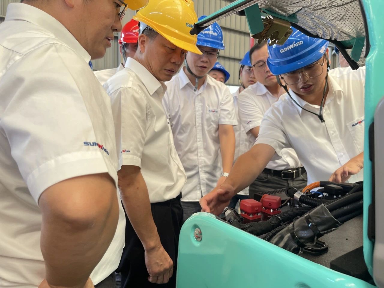 小身材，大能量！星际官网注册智能最小纯电动液压挖掘机成功下线