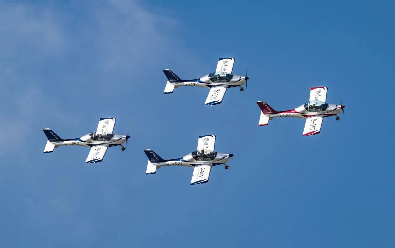 央媒聚焦！一起见证首届亚洲通用航空展上的星际官网注册风采