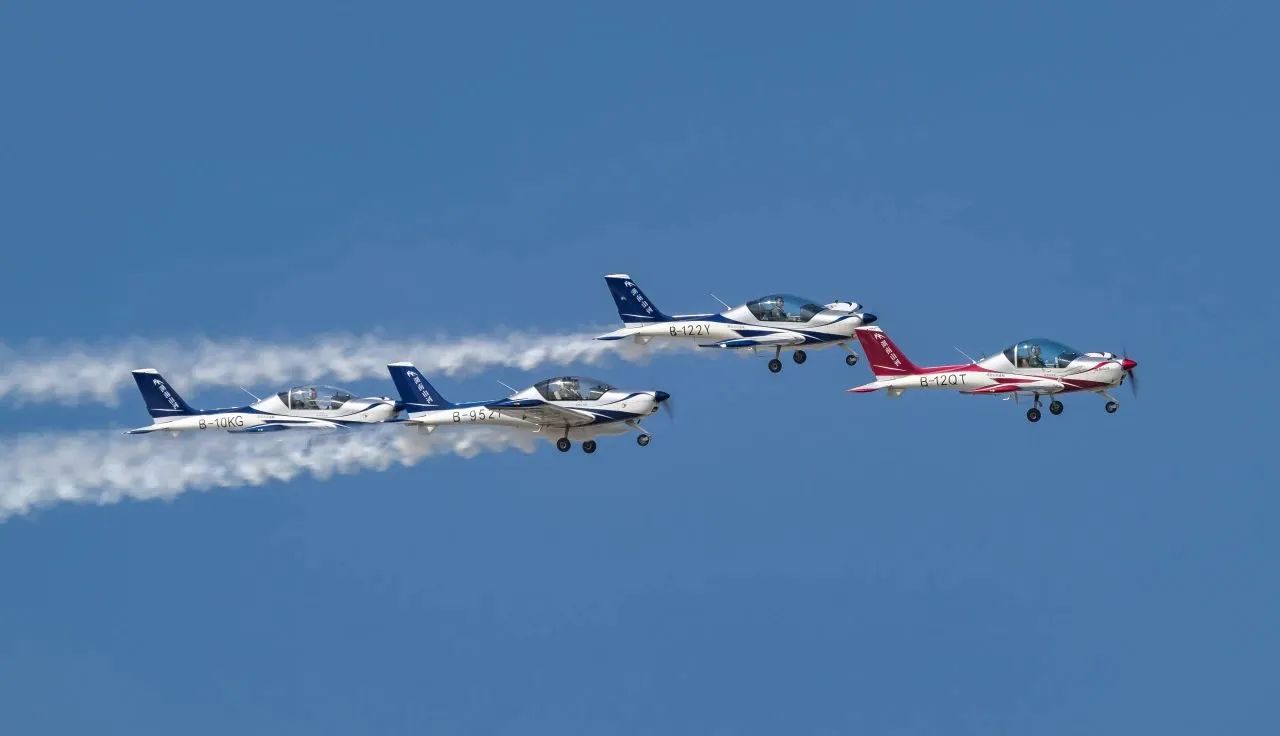 央媒聚焦！一起见证首届亚洲通用航空展上的星际官网注册风采