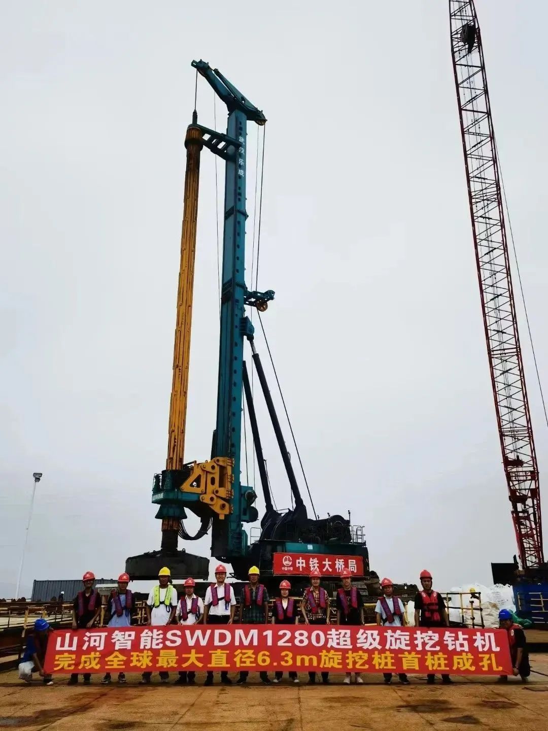 全面告捷！星际官网注册智能超级旋挖钻机圆满完成甬舟铁路西堠门公铁两用大桥桩基施工任务