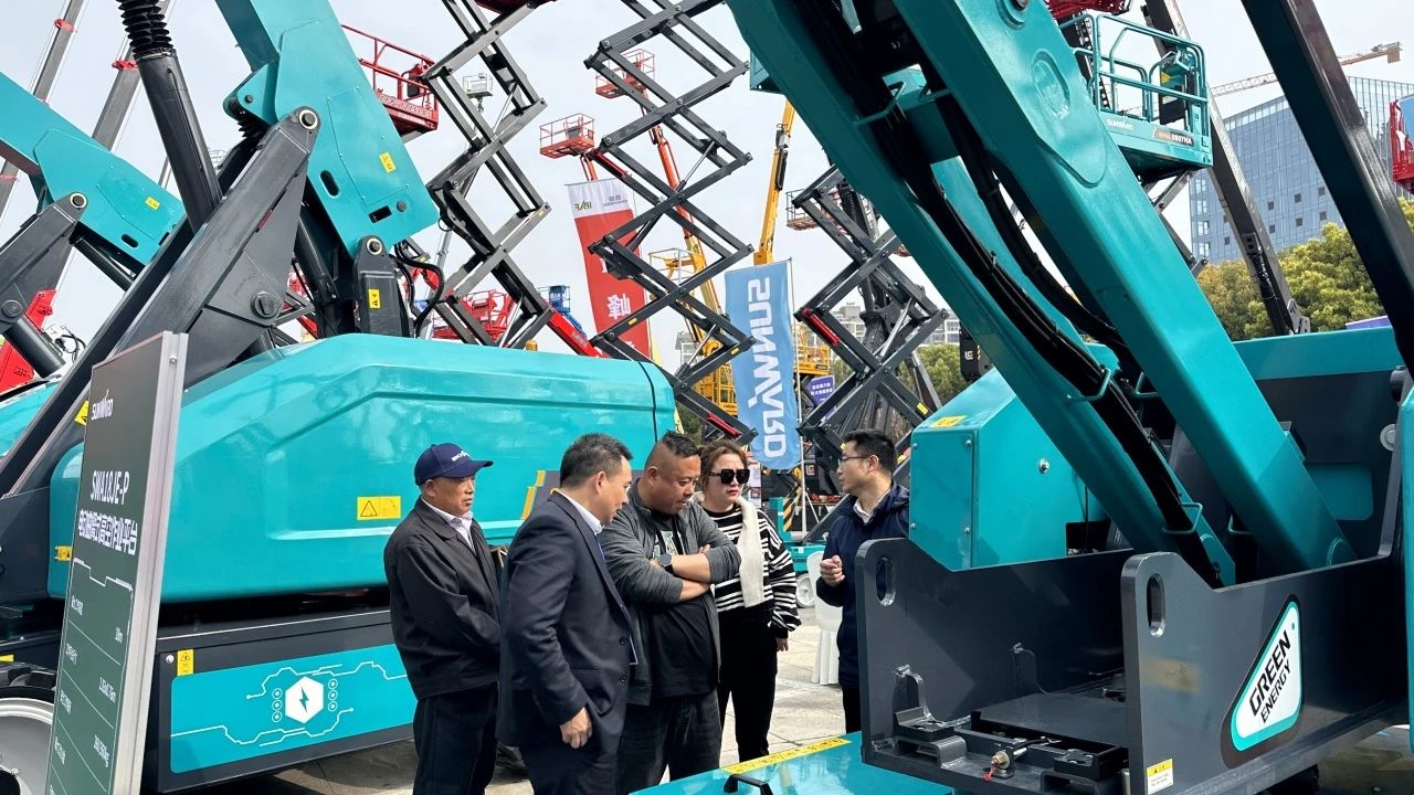 “爆品”来袭，签单不断！ 星际官网注册智能盛装亮相第八届全国高空作业平台租赁大会