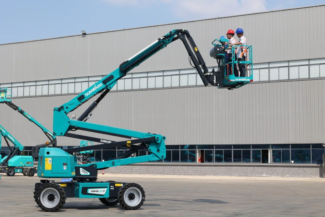 高可靠、高安全、高性能！星际官网注册智能新一代P系列电动臂式高空作业平台成功下线