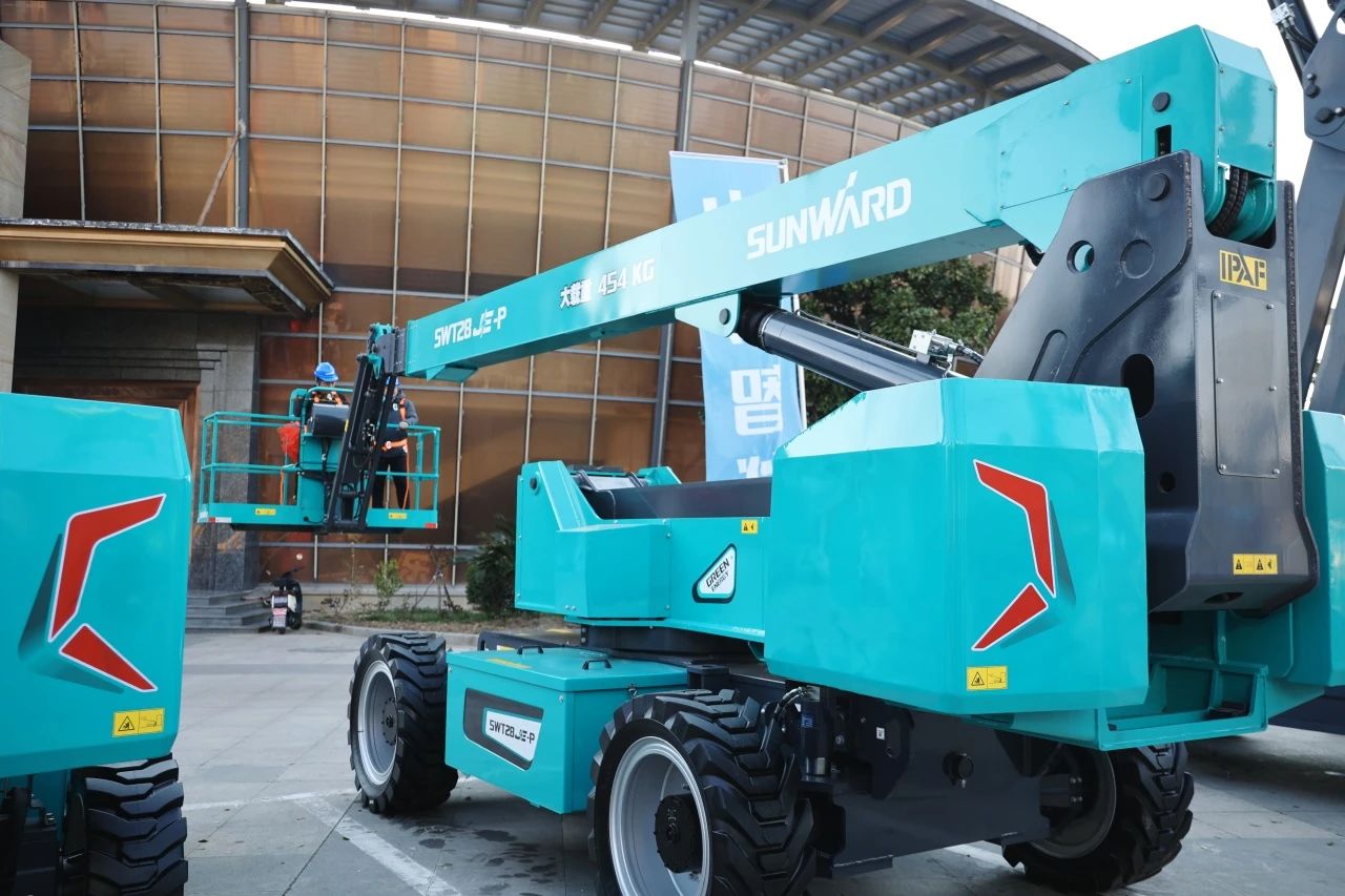 登“高”向“新”，星际官网注册智能亮相第九届全国高空作业平台租赁大会