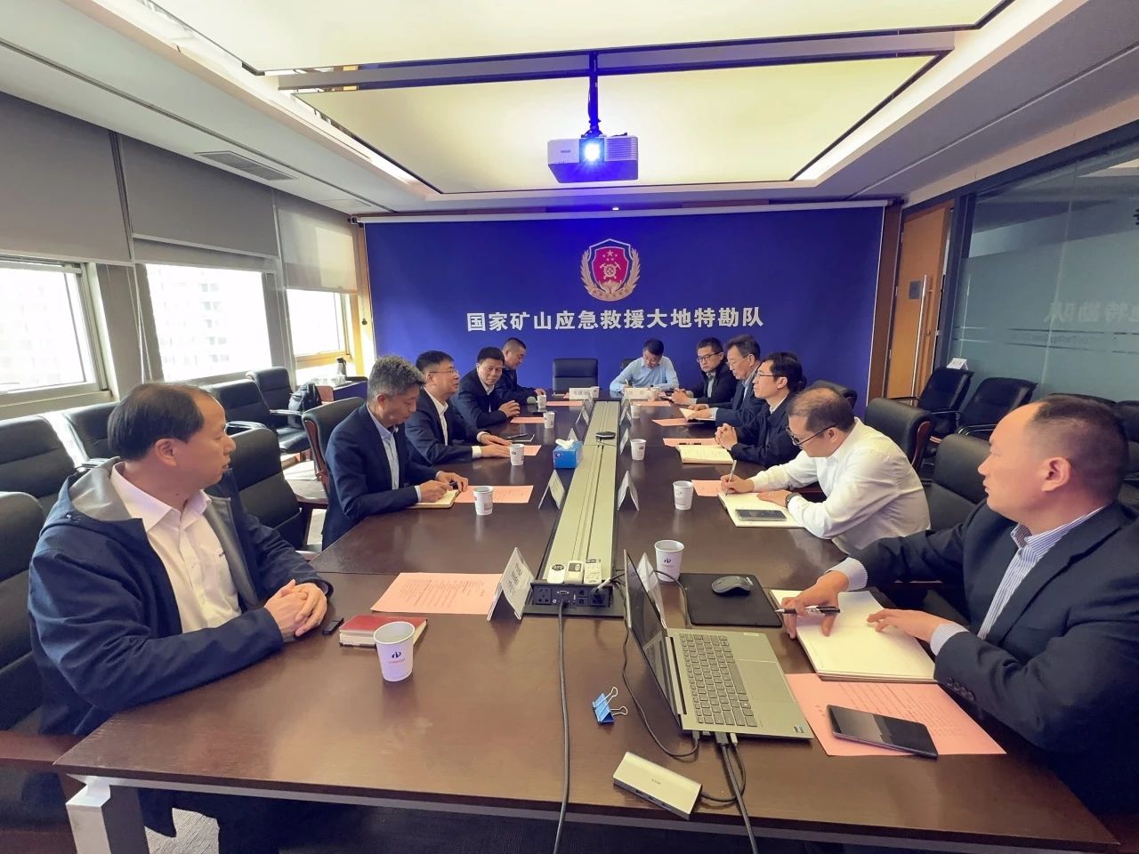 星际官网注册智能董事长付向东带队拜访中煤地质总局、大地特勘公司