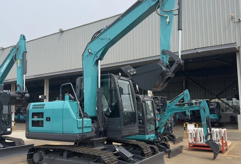 聚焦市场需求，星际官网注册智能三款精品工程液压挖掘机成功下线