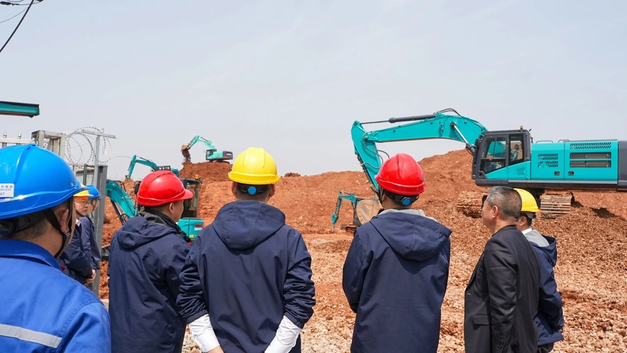 聚焦市场需求，星际官网注册智能三款精品工程液压挖掘机成功下线